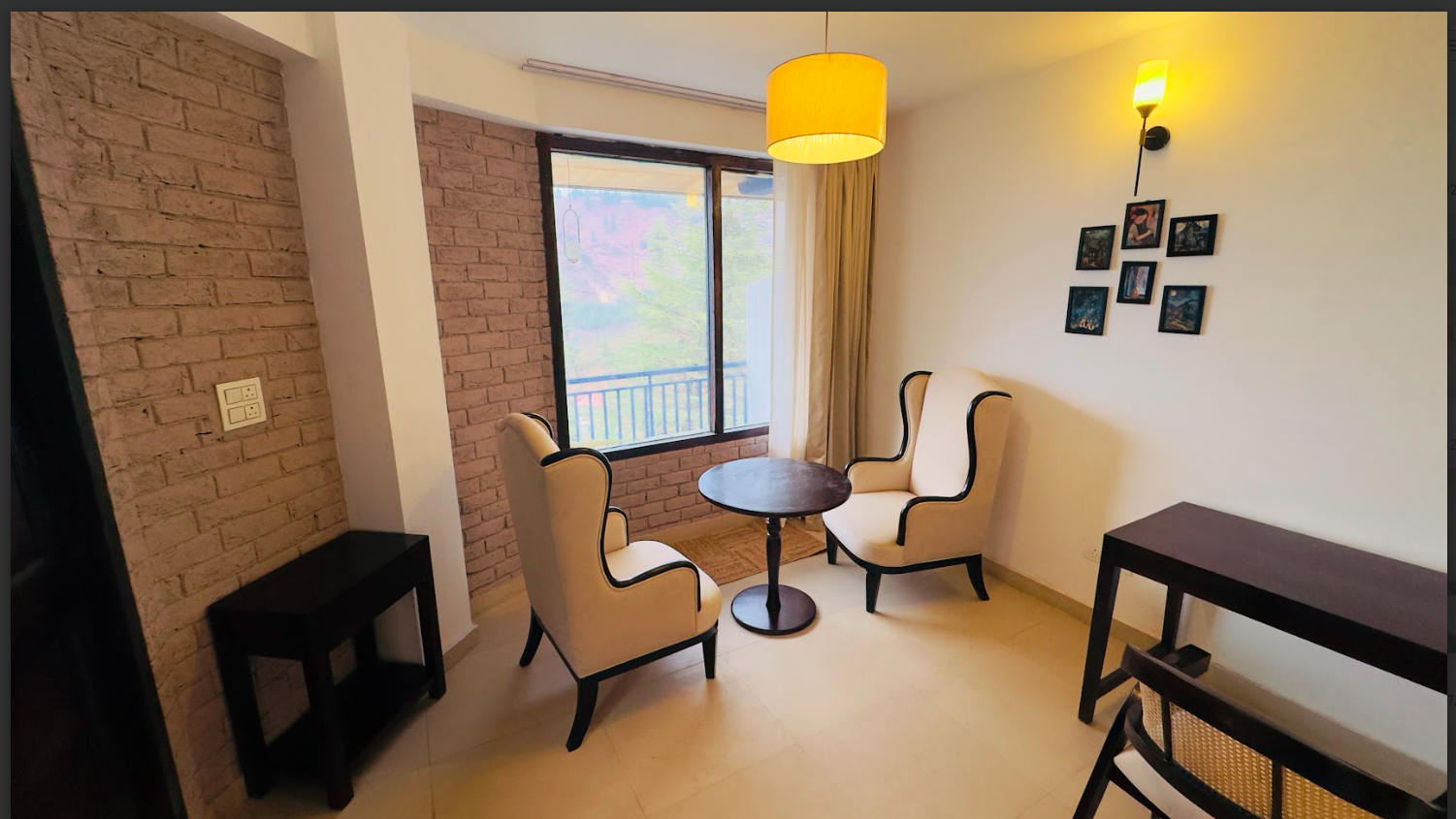 Luxury room 2 — seating area