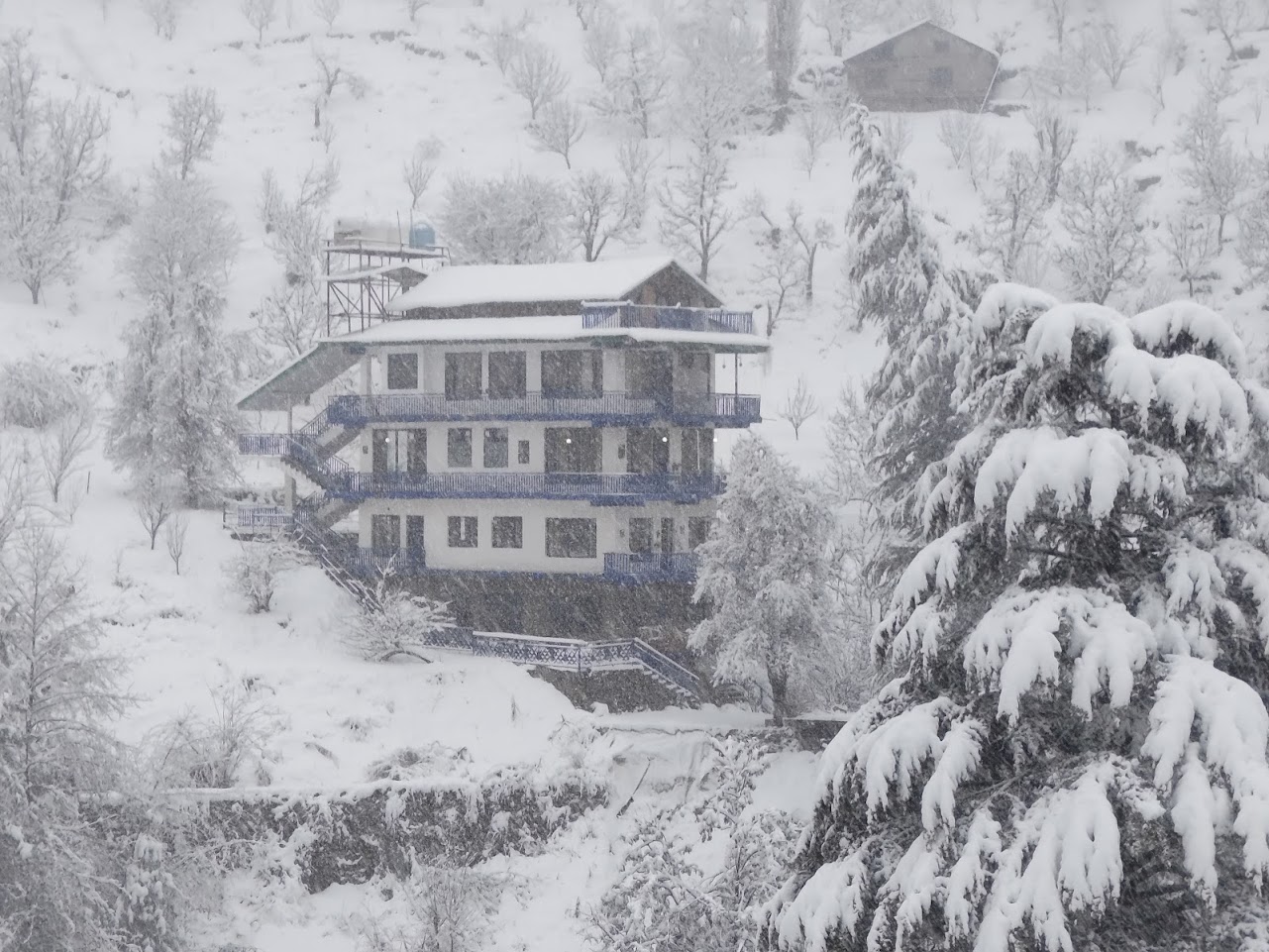 Cottage in heavy snowfall